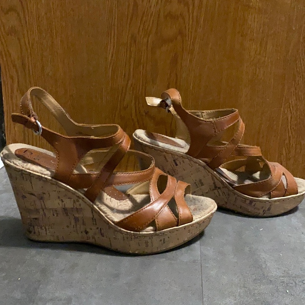Born b.o.c. platform sandals 9